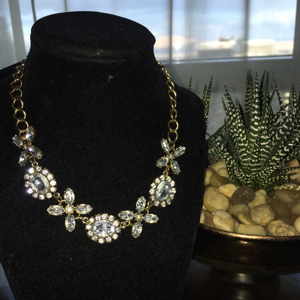 Crystal choker necklace !